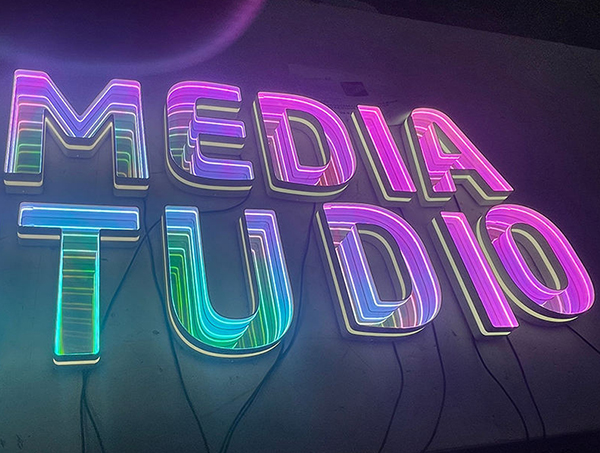 幻彩发光字多少钱一个平方？幻彩发光字怎么计价